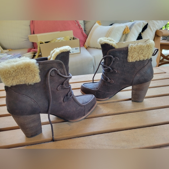 UGG Women's Brown Shearling Boots - Picture 10 of 12